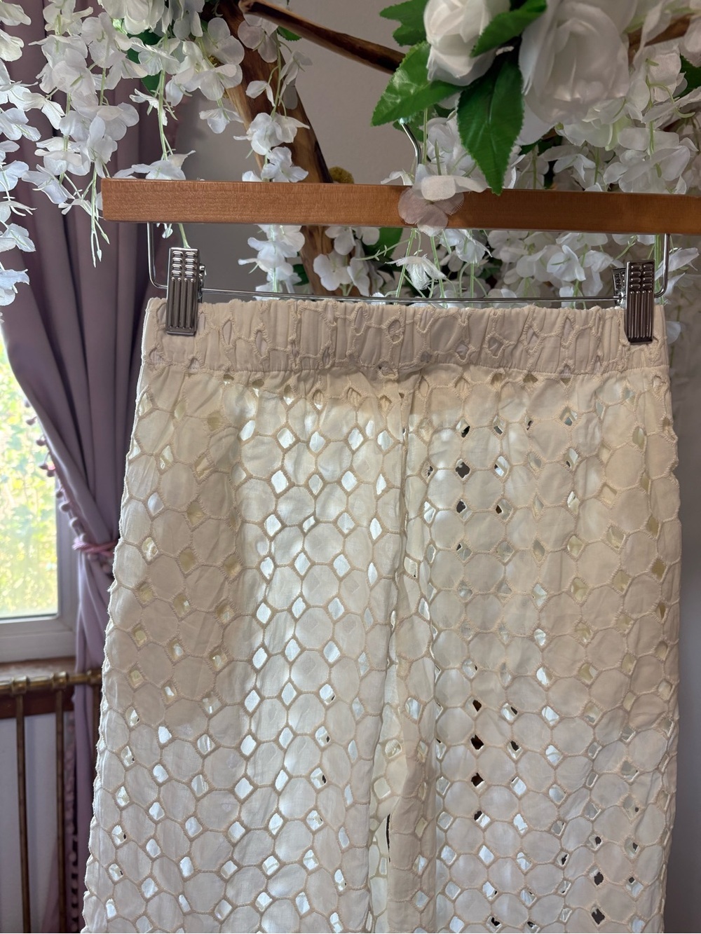 LEBOP Eyelet Wide-Leg Pants & crop top Set in Cream - Picture 10 of 10